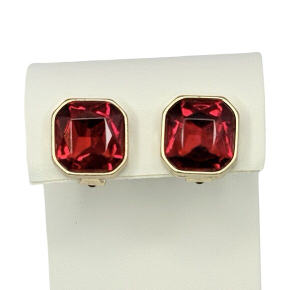 Red Faceted Glass Square Clip On Earrings  5/8" Gold Tone Shimmering Formal - Picture 6 of 12